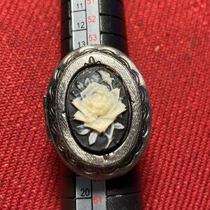 Vintage 90s Victorian-Style Goth Rose Adjustable Locket/Poison Ring